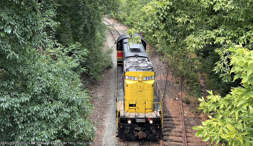 CVSR 365 comes through the CSX Valley Yard.